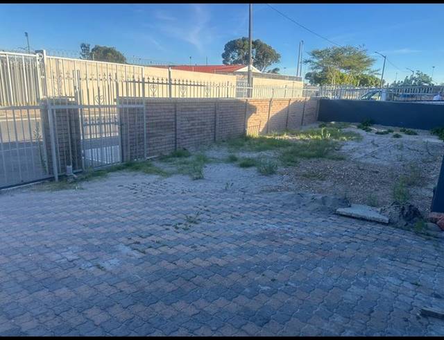 5 BEDROOM HOUSE FOR SALE IN MANENBERG